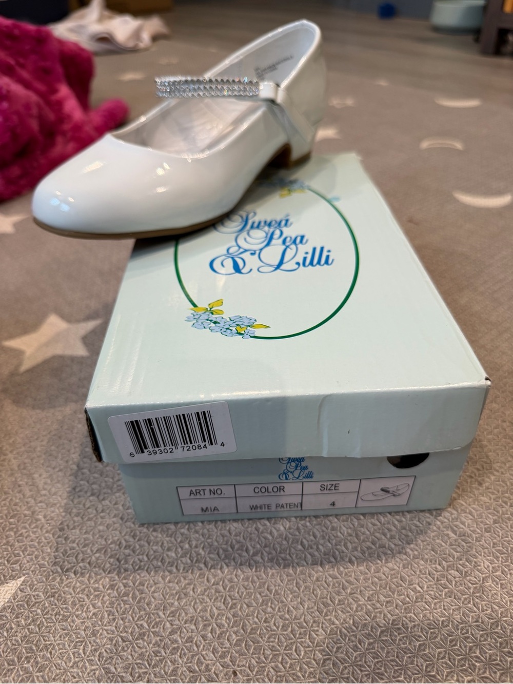 Sweet Pea & Lilli White Patent Mary Jane Dress Shoe